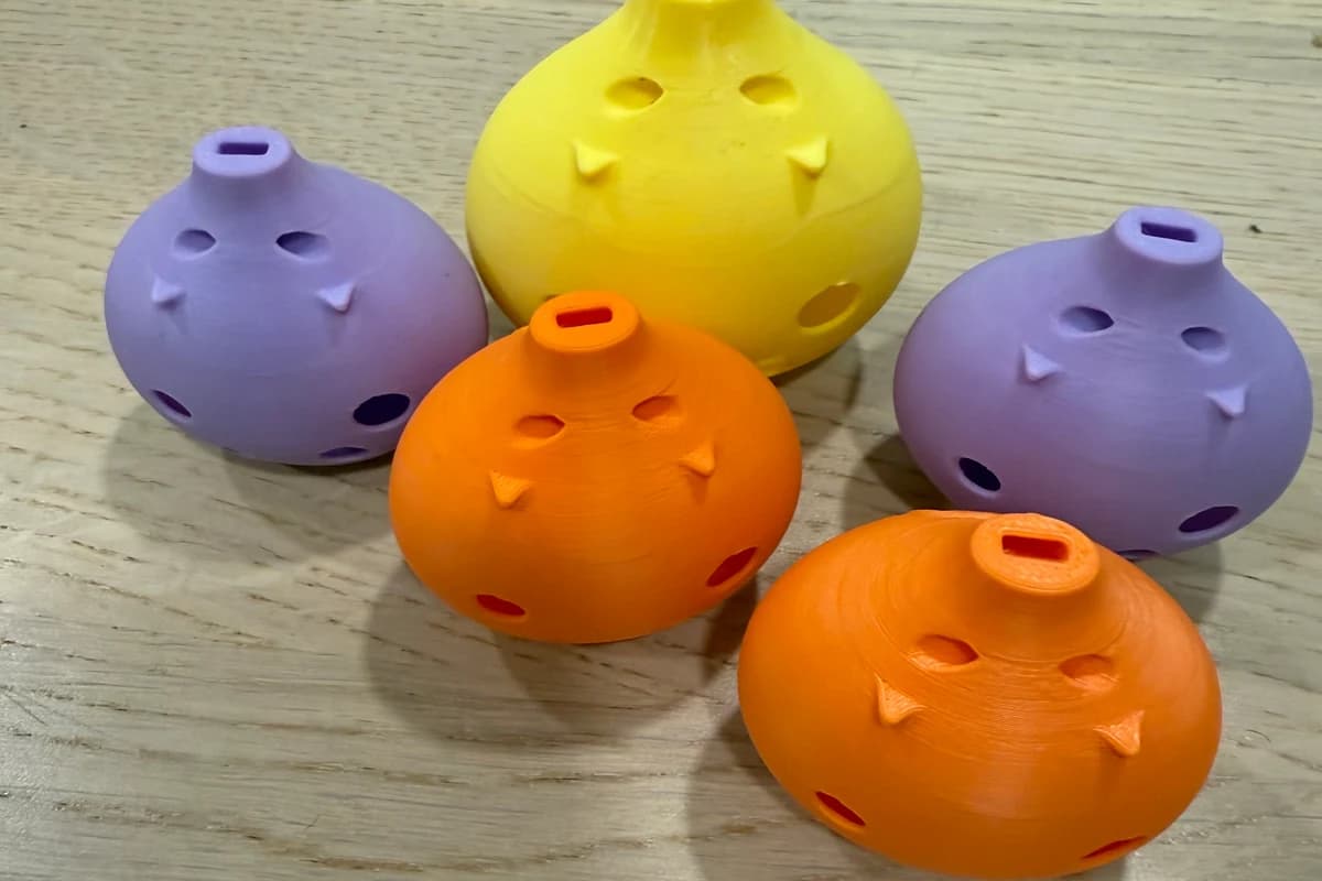 Piezas acústicas y ergonómicas con modelado 3D complejo impresas sobre madera